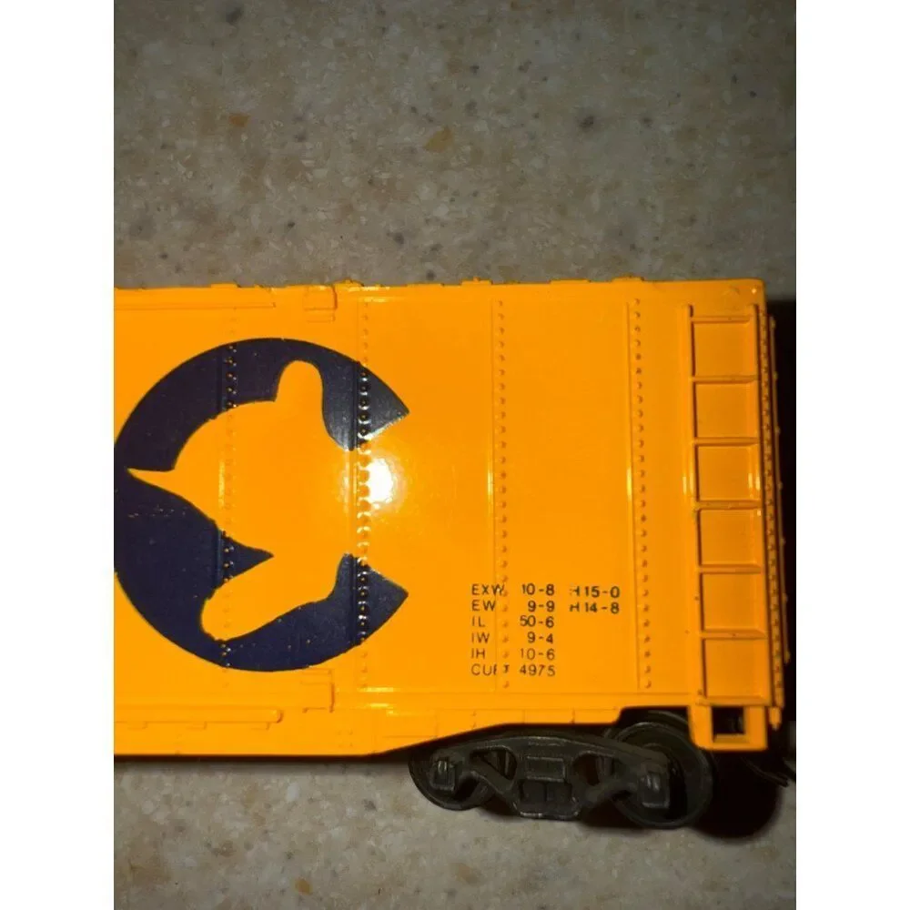 Bachmann 50' Plug-Door Box Car Chessie System 11147-‎ Used N Scale